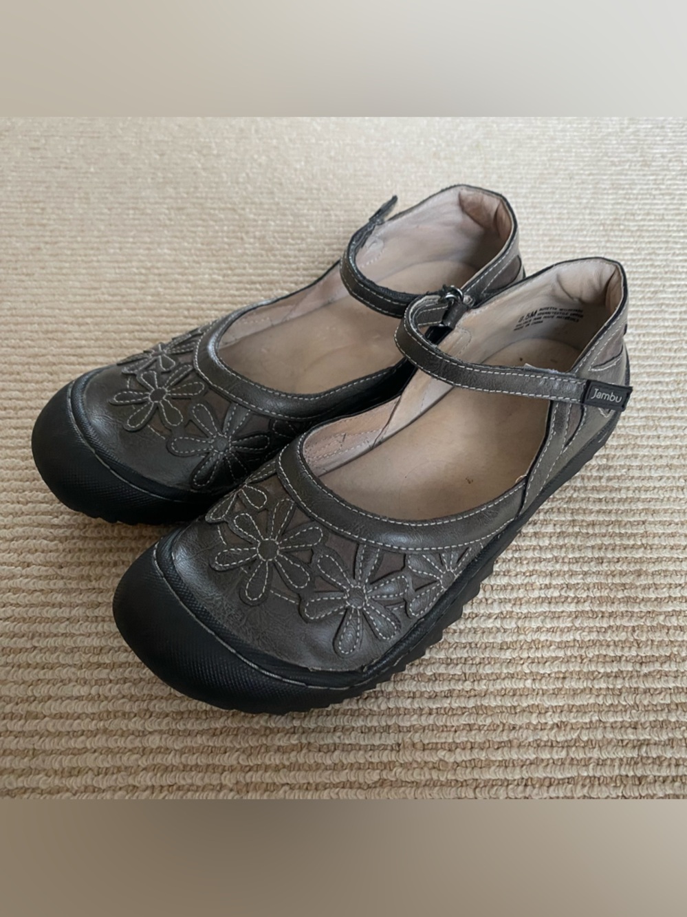 Jambu Gray Leather Floral Mary Jane Flats with Strap size 8.5